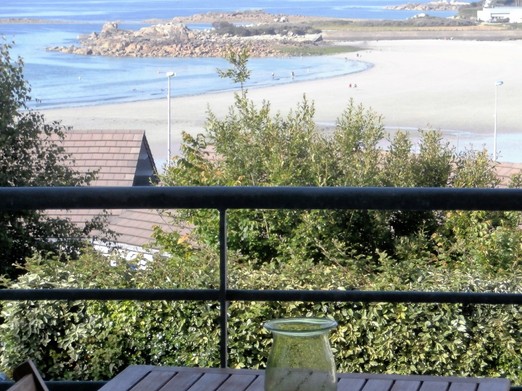 la grande et belle vue mer face à la plage de Trestel du balcon du duplex