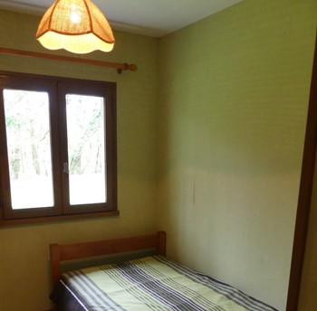 Chambre:  3 pers  lit140+ lit90