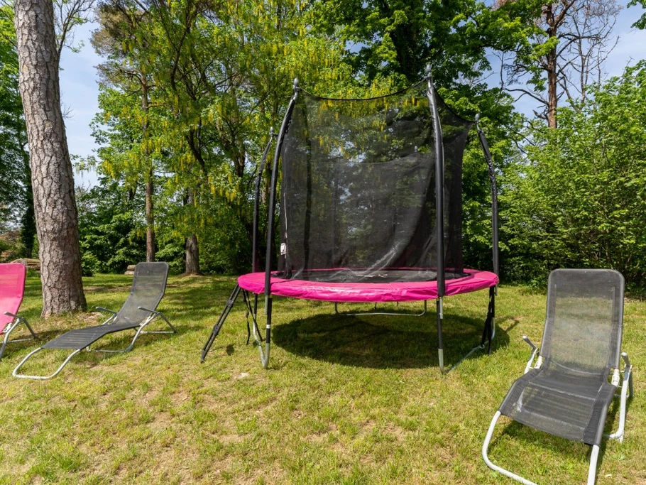 Espace trampoling, sous la surveillance des parents
(3 enfants, 100 kgs maximum)