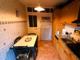 Cuisine indépendante et entièrement équipée.