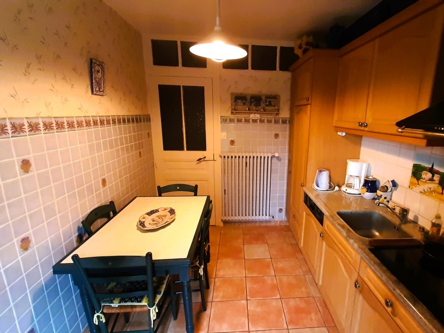 Cuisine indépendante et entièrement équipée.