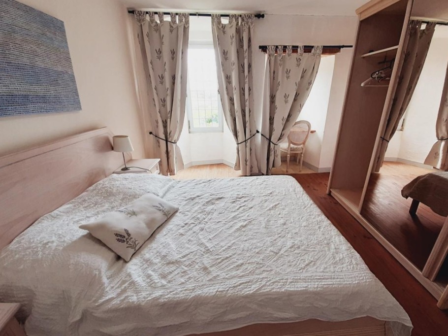 Première chambre avec lit double