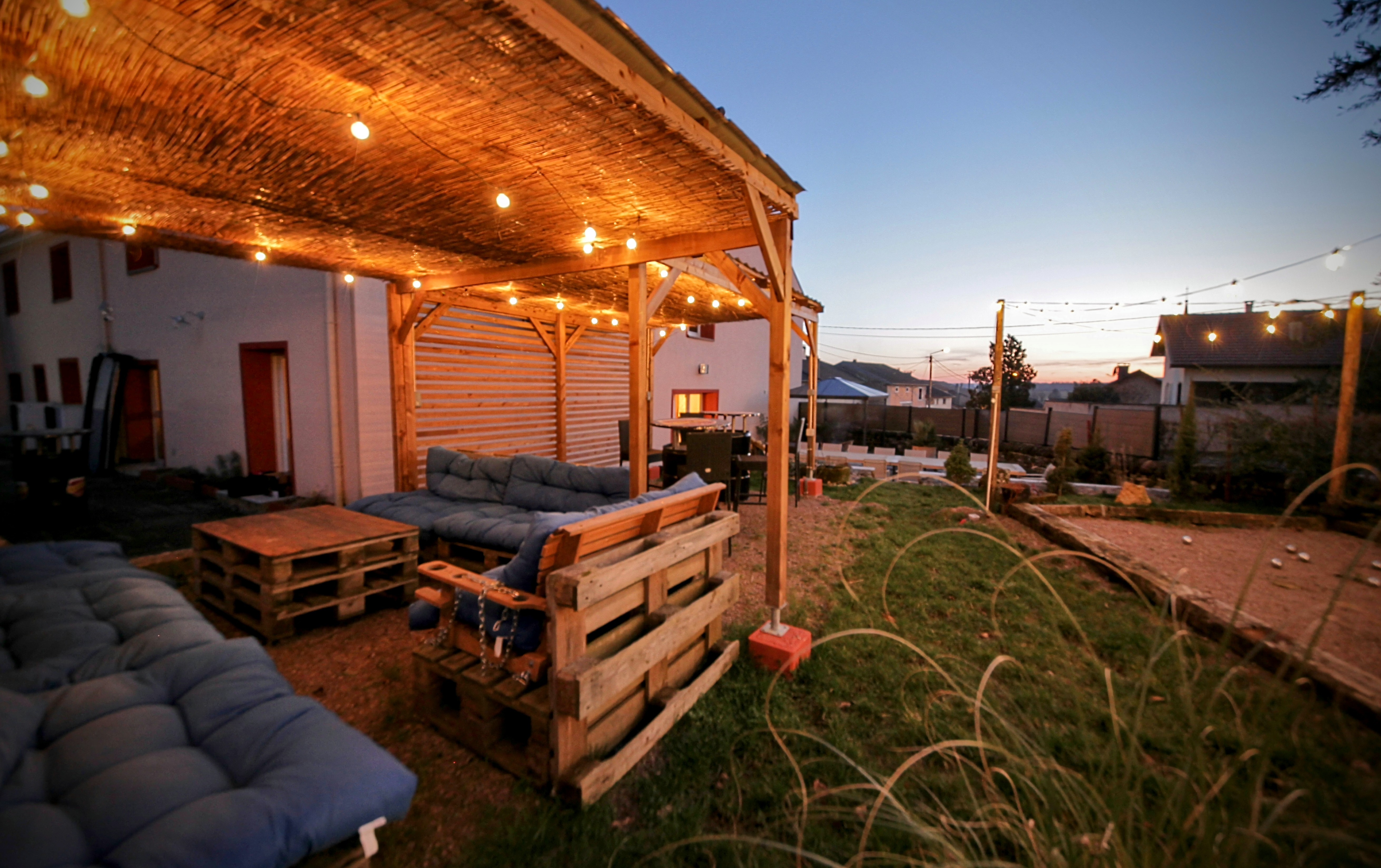 Terrasse avec jardin - La Ferme à Gaston, gîte de groupe