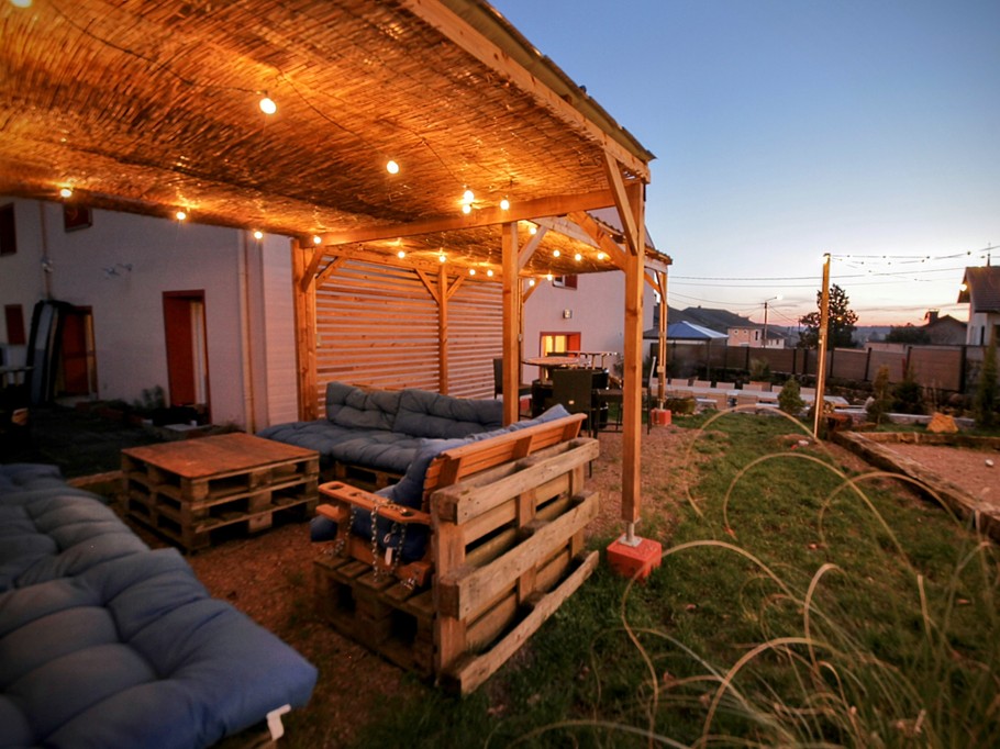 Terrasse avec jardin - La Ferme à Gaston, gîte de groupe