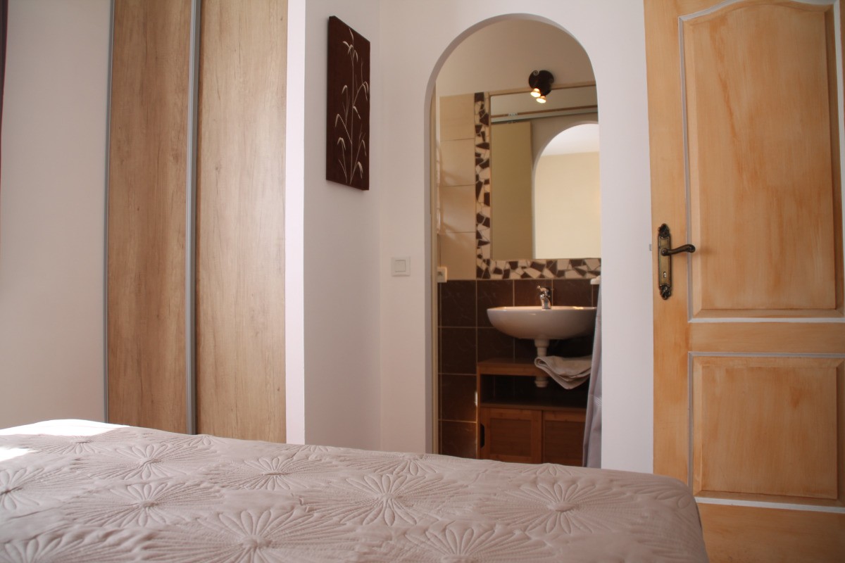 La chambre avec salle d'eau