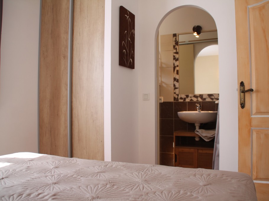 La chambre avec salle d'eau