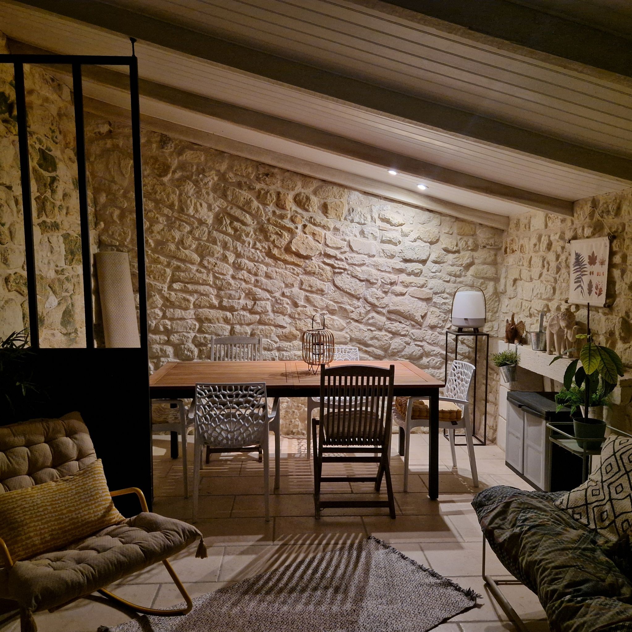 Salle à manger extérieur abritée et privée