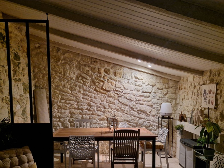 Salle à manger extérieur abritée et privée