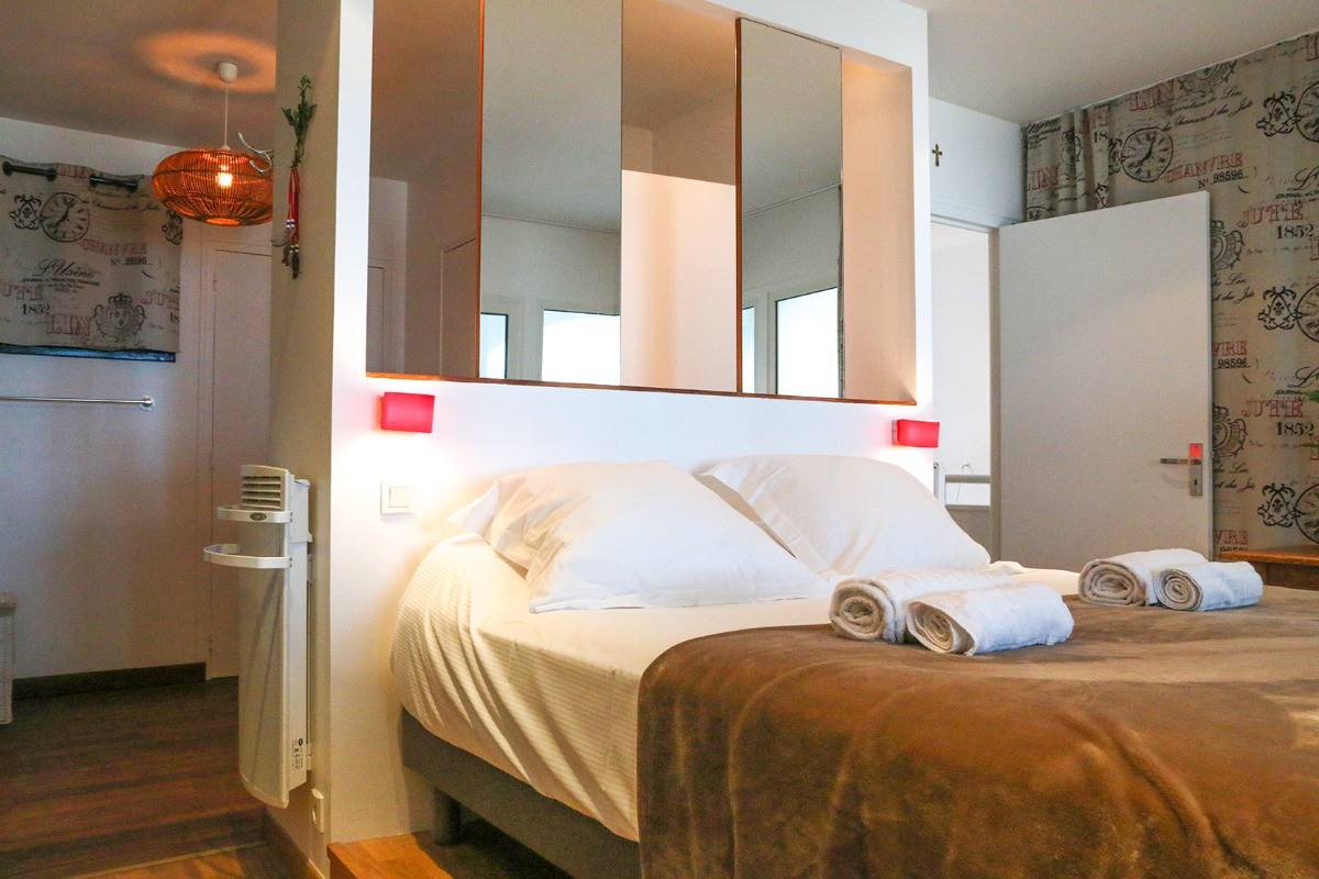 Suite parentale lit 160x200, vue mer, accès par un escalier