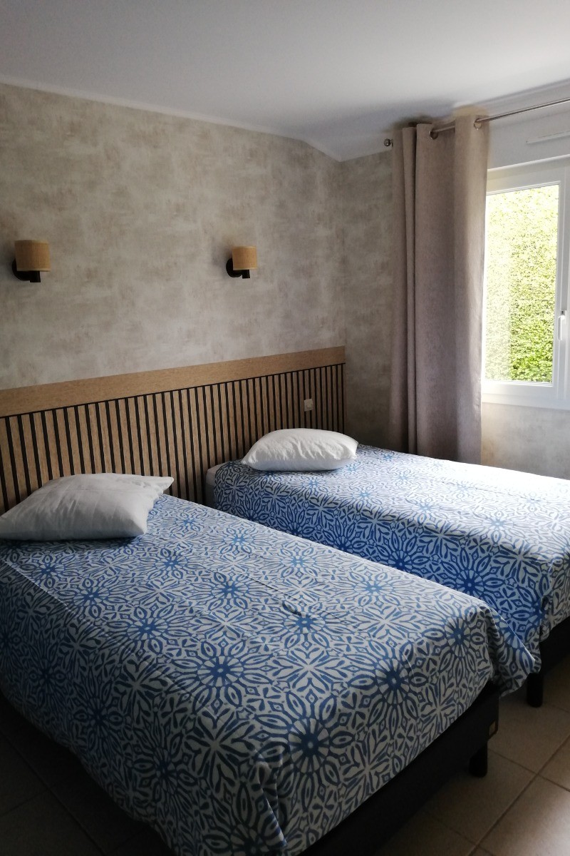 Chambre 2 Lits 90 x 200 avec lavabo
