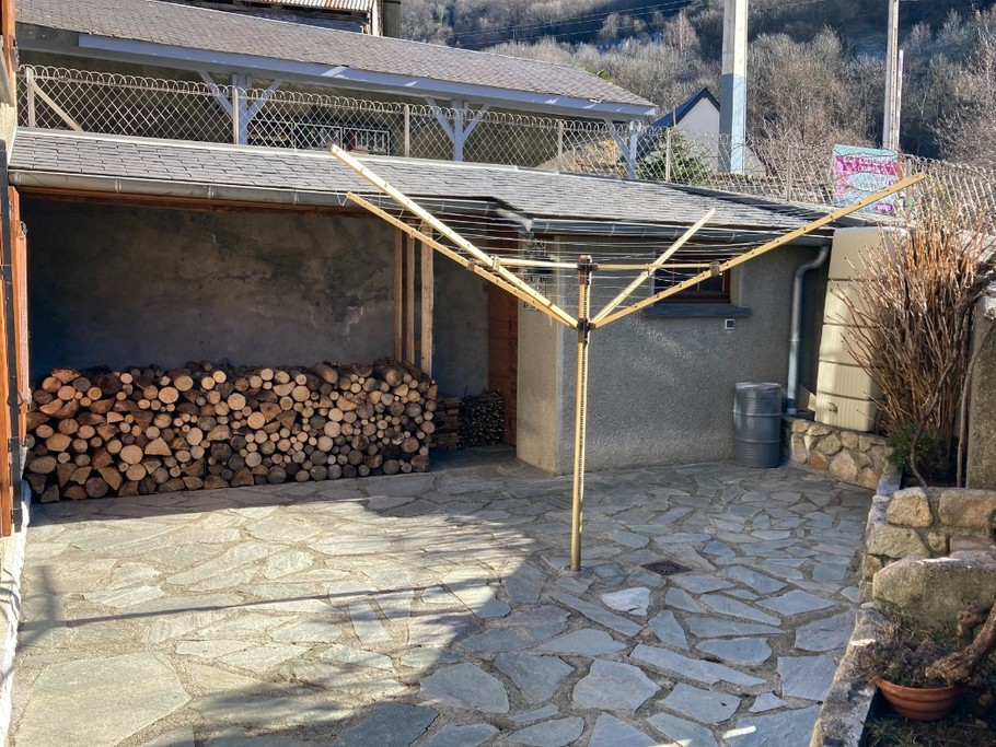 Espace de séchage collectif dans cour privée (séchage rapide par vent)