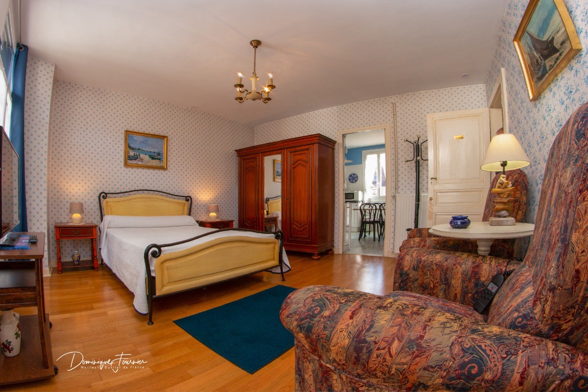 Chambre spacieuse avec lit double en 140