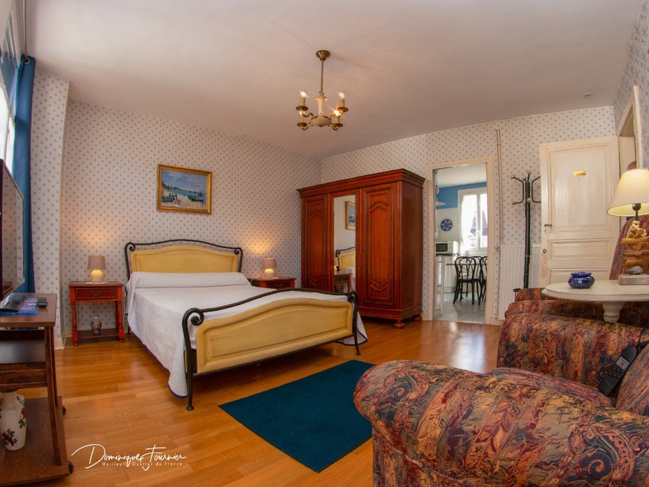 Chambre spacieuse avec lit double en 140
