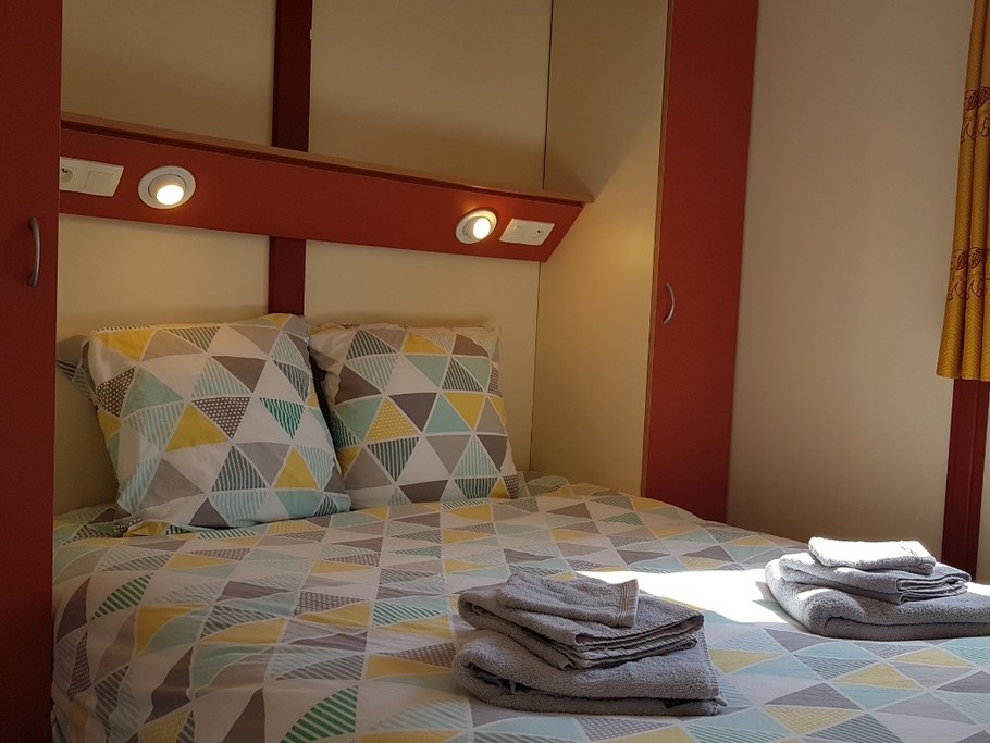 La 1ère chambre indépendante (lit 140cm) - Chalet Le Triskell de la Baie