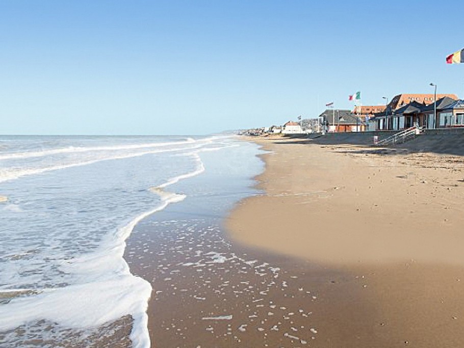 Plage (en bas de l'appartement)