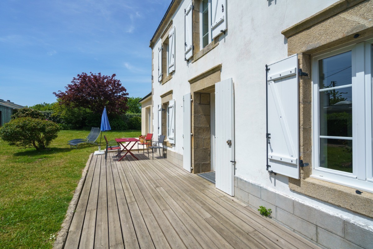 Terrasse avec salon de jardin