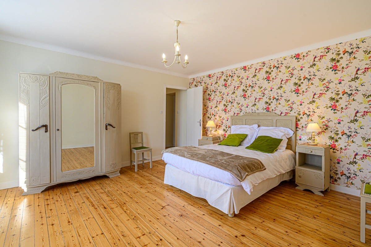 chambre avec lit de 140