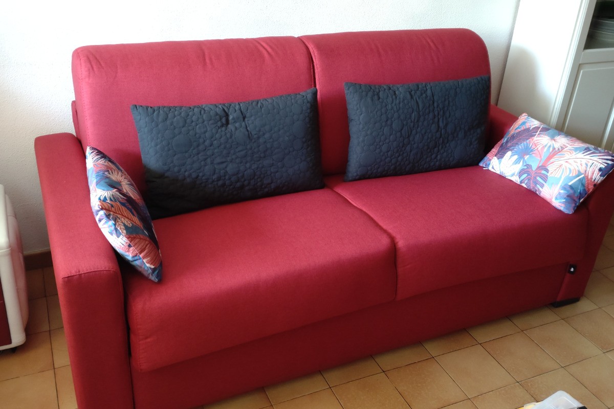 nouveau canapé lit. Plus confortable. Matelas 18 cm