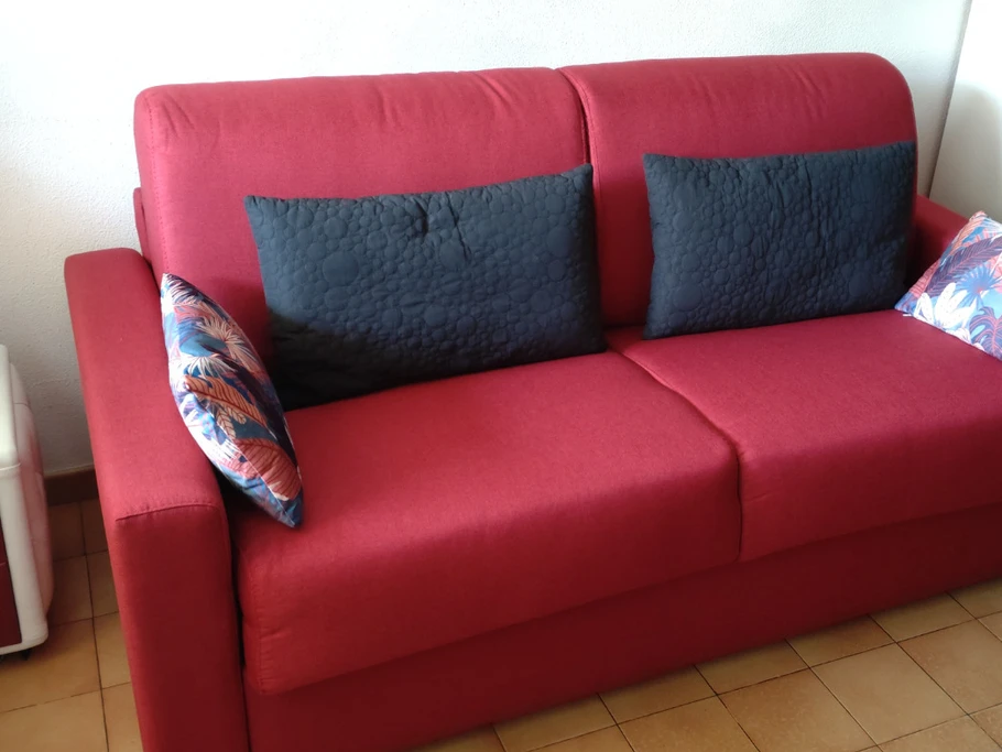 nouveau canapé lit. Plus confortable. Matelas 18 cm