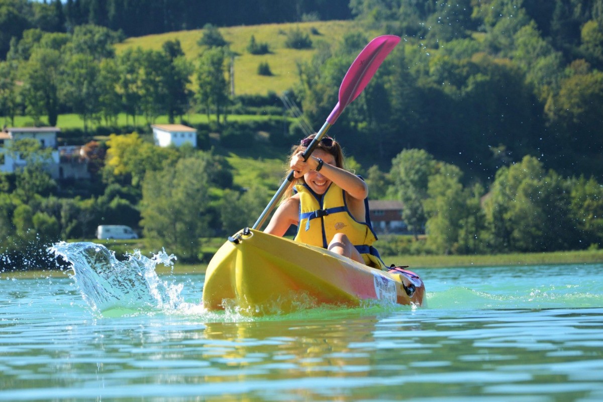 Canoé sur le lac de Clairvaux à 10kms de nos chalets