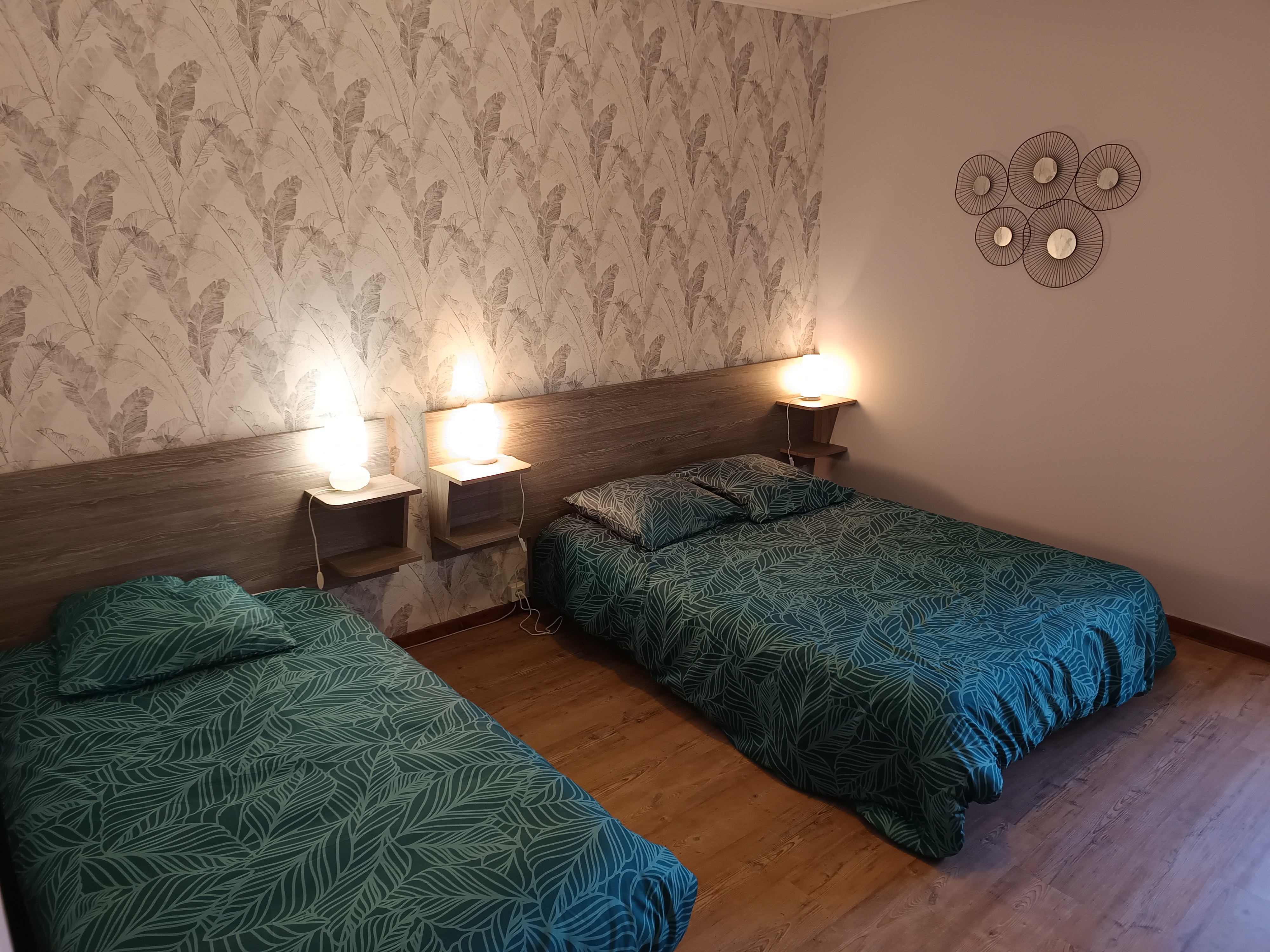Bedroom: sleeps 2