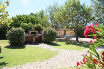 Barbecue, ping-pong et terrain de boules