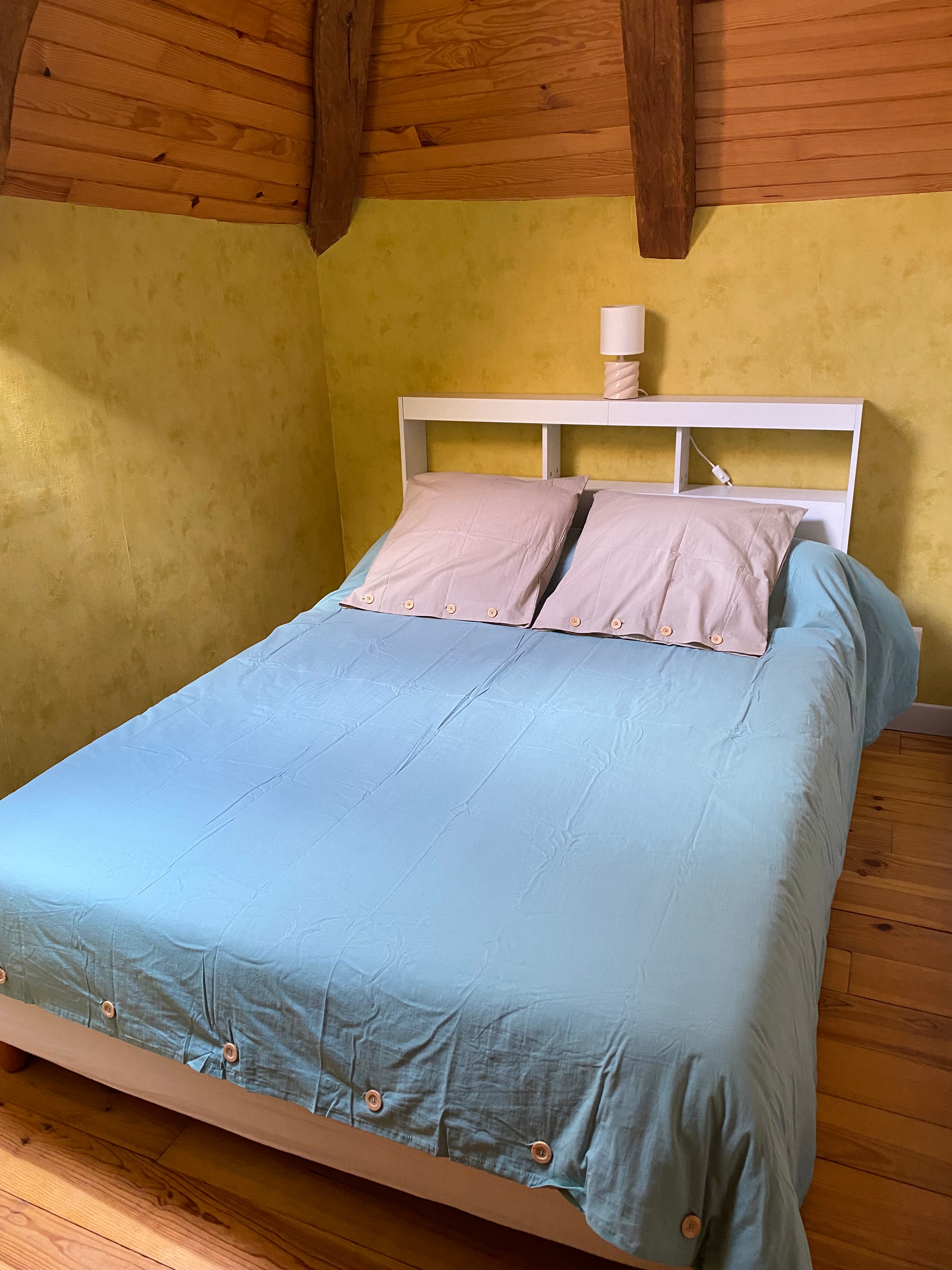 Bedroom 2 : (Bed 140 x 190)