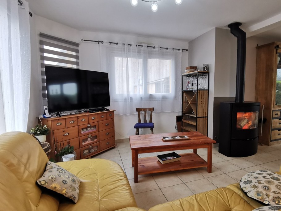 Salon avec poêle