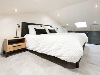Lit 160 - Studios Belross Le Saphir