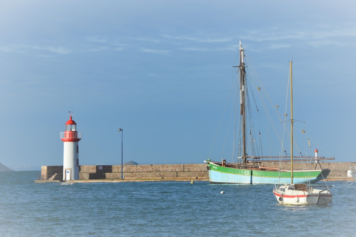 Grande marée port d'Erquy avec la 
Ste Jeanne
