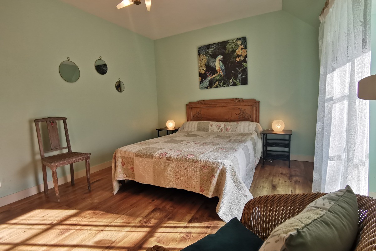 Chambre avec 1 lit 140