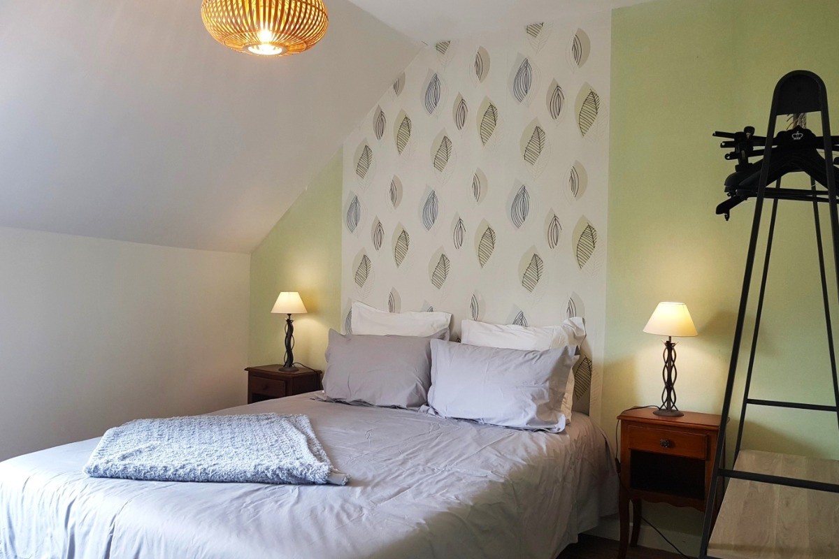 Chambre indépendante pour 2 personnes (1 lit 160cm ou 2 lits de 80 cm)
Crédits photo : Clévacances 35