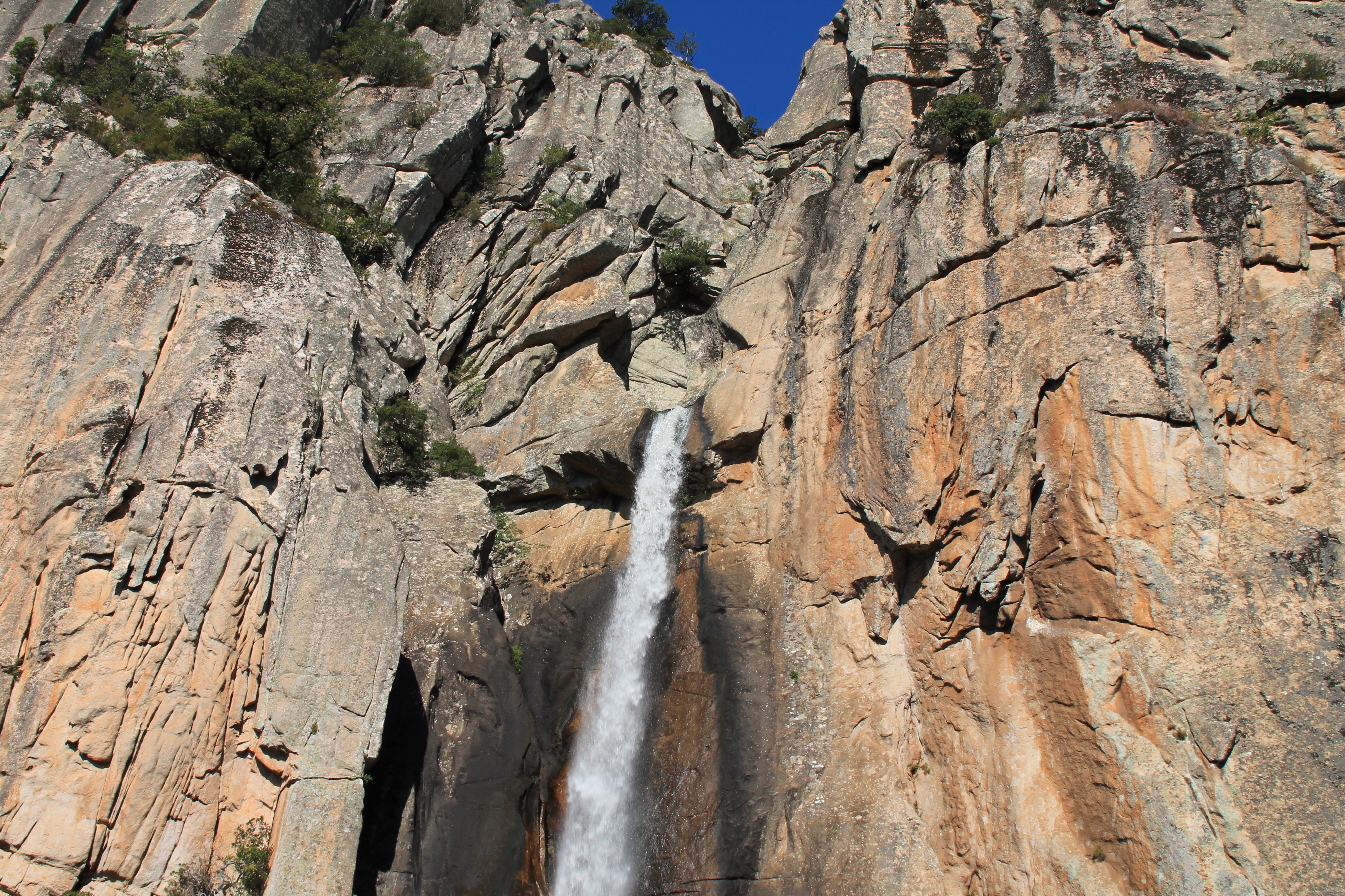 Les alentours: cascade de Piscia di Ghjaddu