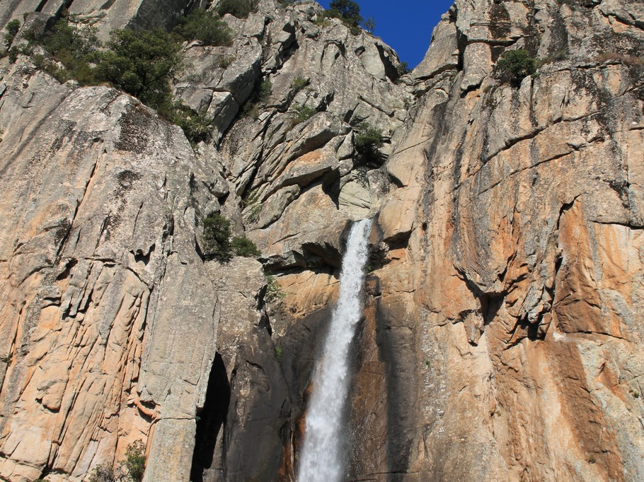 Les alentours: cascade de Piscia di Ghjaddu
