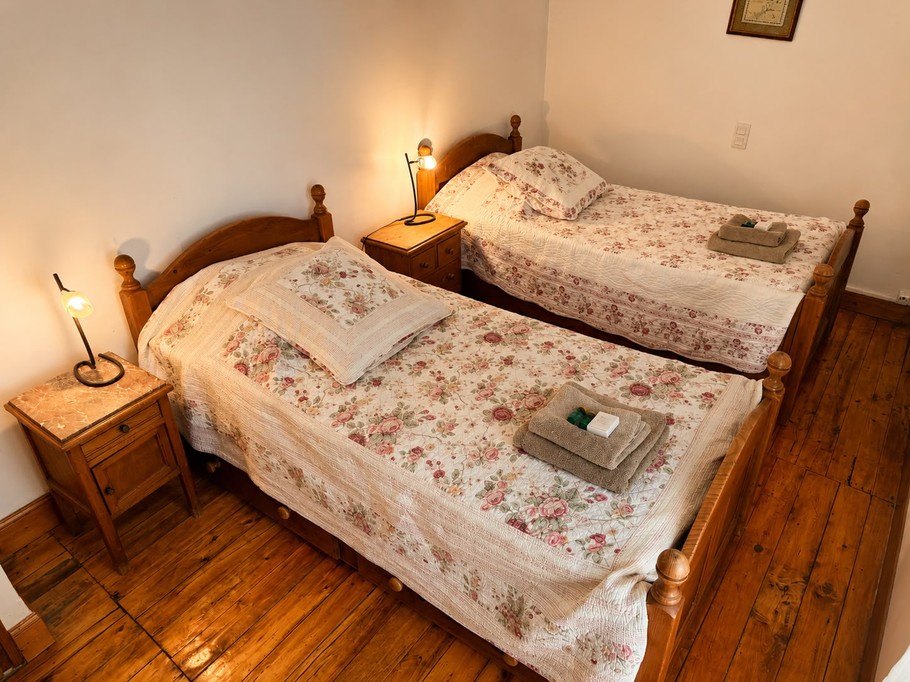 Bedroom with two 90cm beds