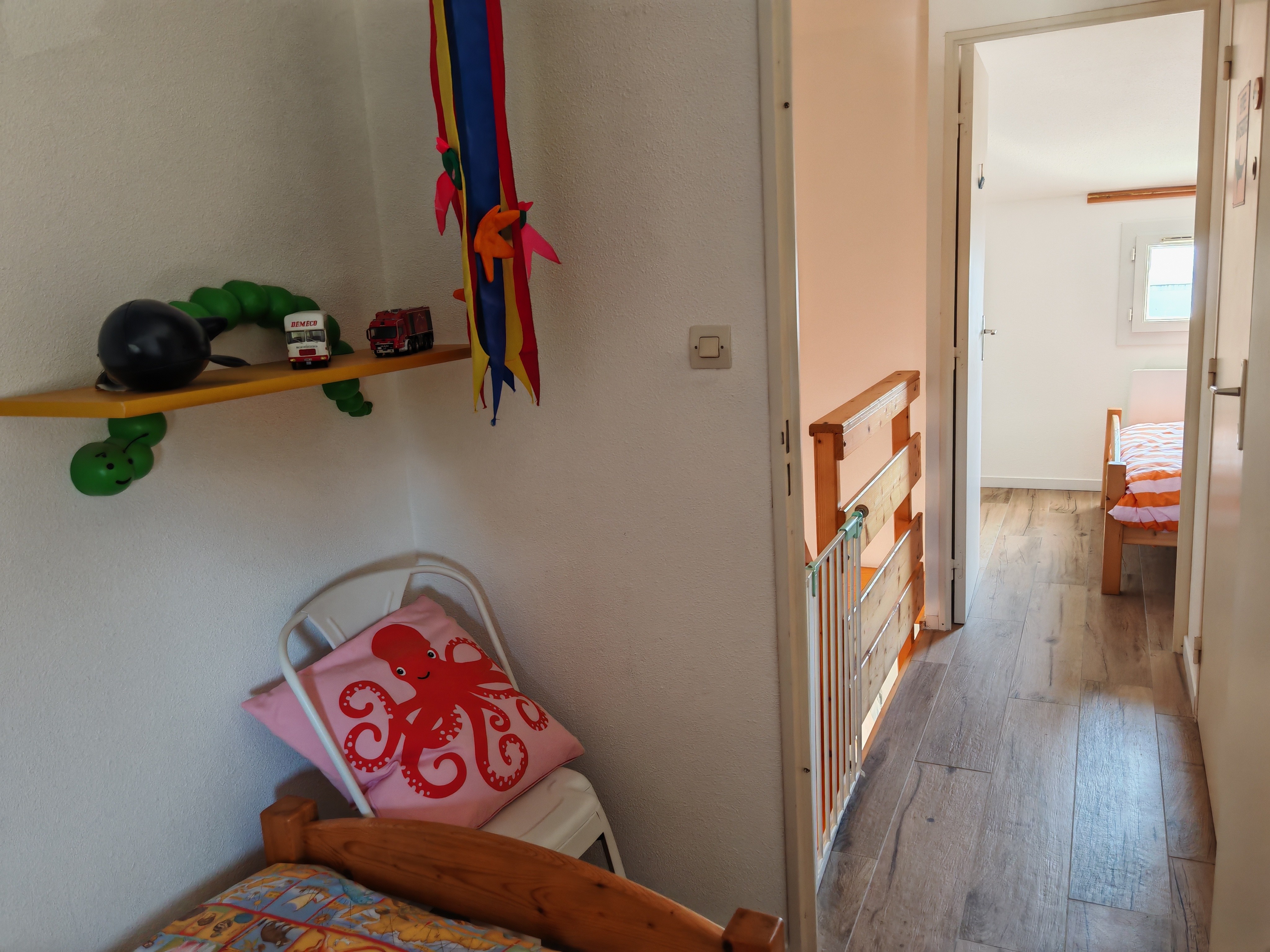 Landing (2nd floor)