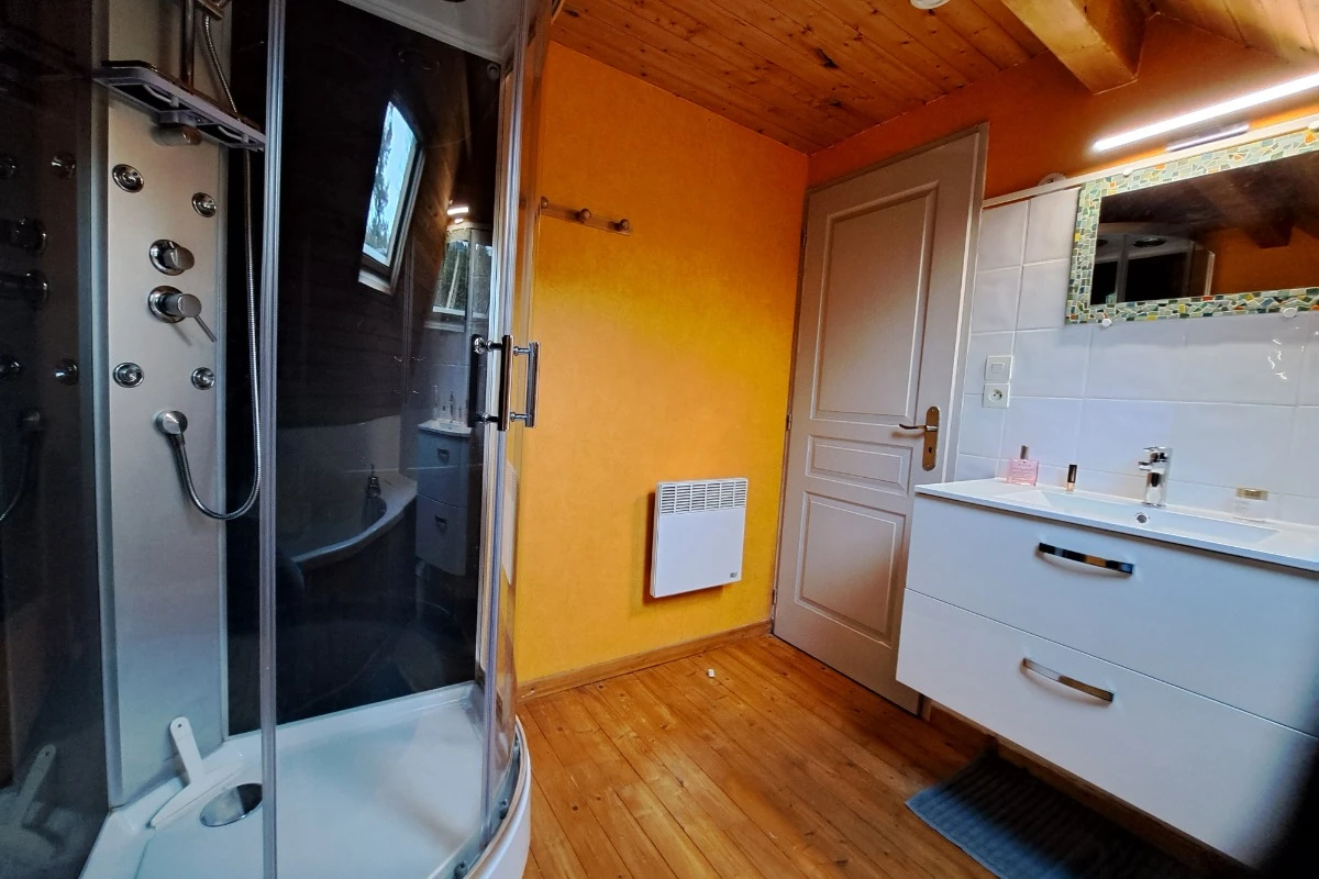 Salle de bains, étage.