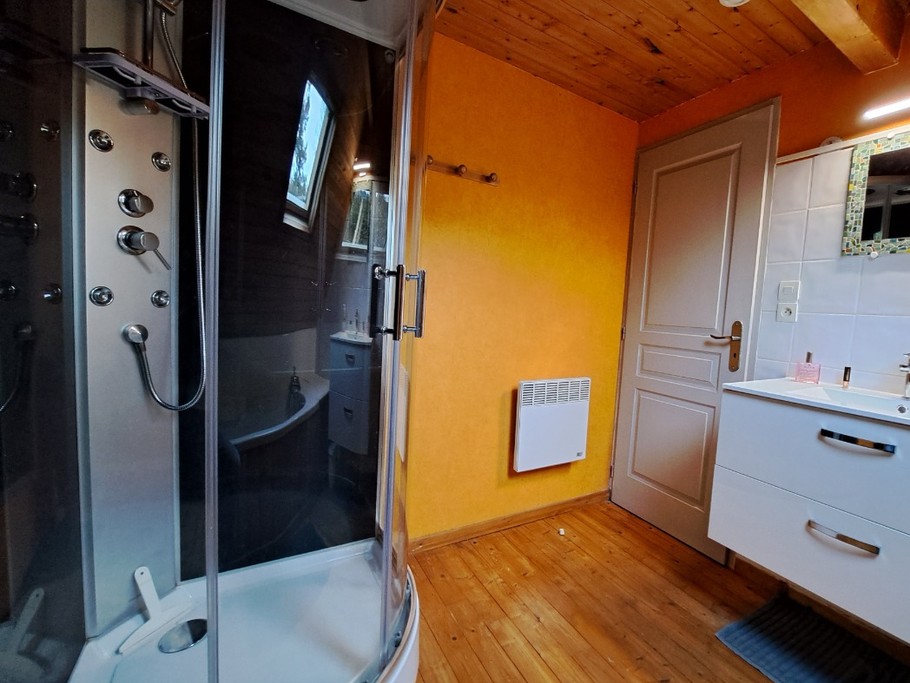 Salle de bains, étage.