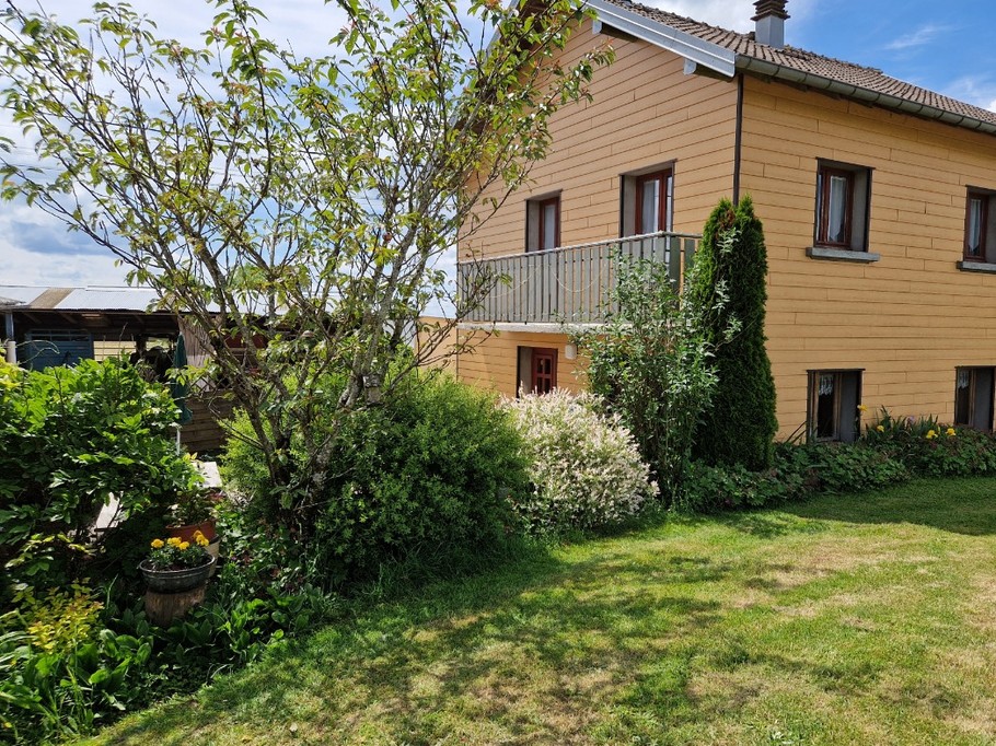 Façade et terrasse - Gîte des 4 vents à Girmont - Val d'Ajol dans les Vosges