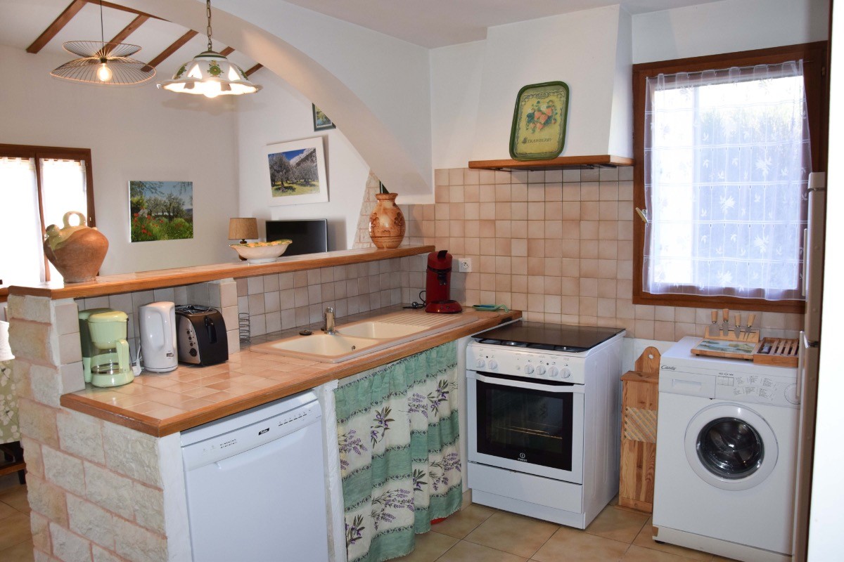cuisine équipée avec rangements