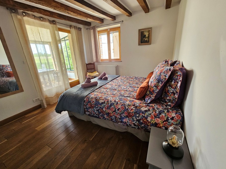 Chambre 3 avec placards vue sur véranda