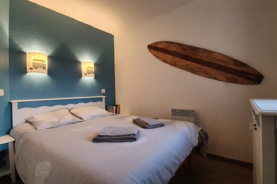 Chambre avec lit 140