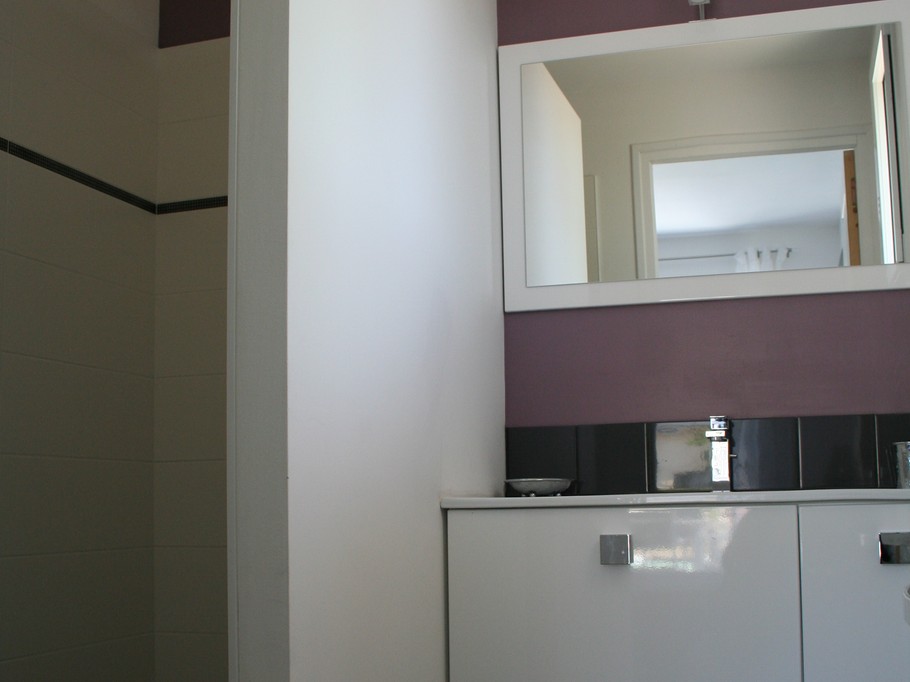 En-suite shower room ch 1