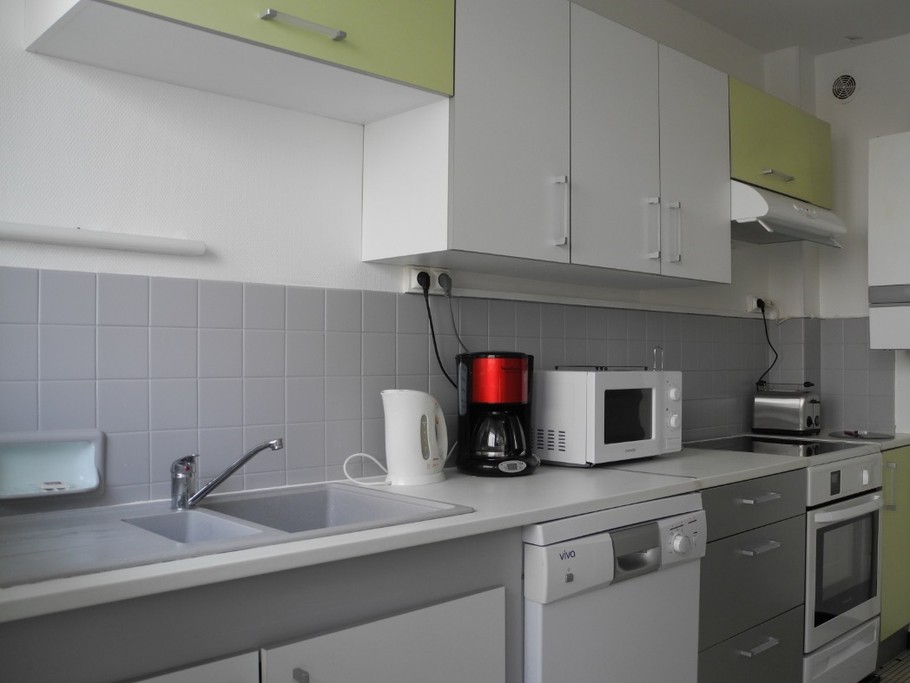 Cuisine avec lave-vaisselle, plaque induction,...