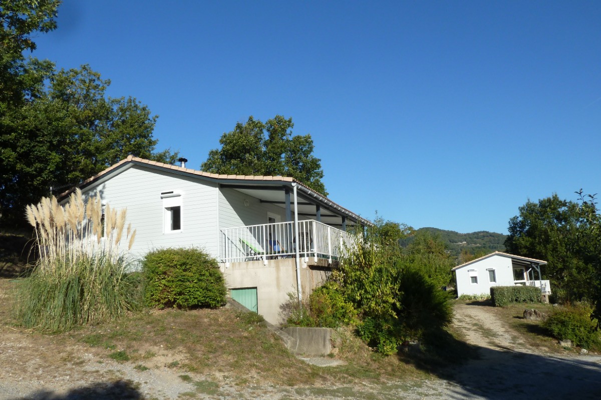 Pilou2 et  Pilou1 en arrière plan (façades sud)