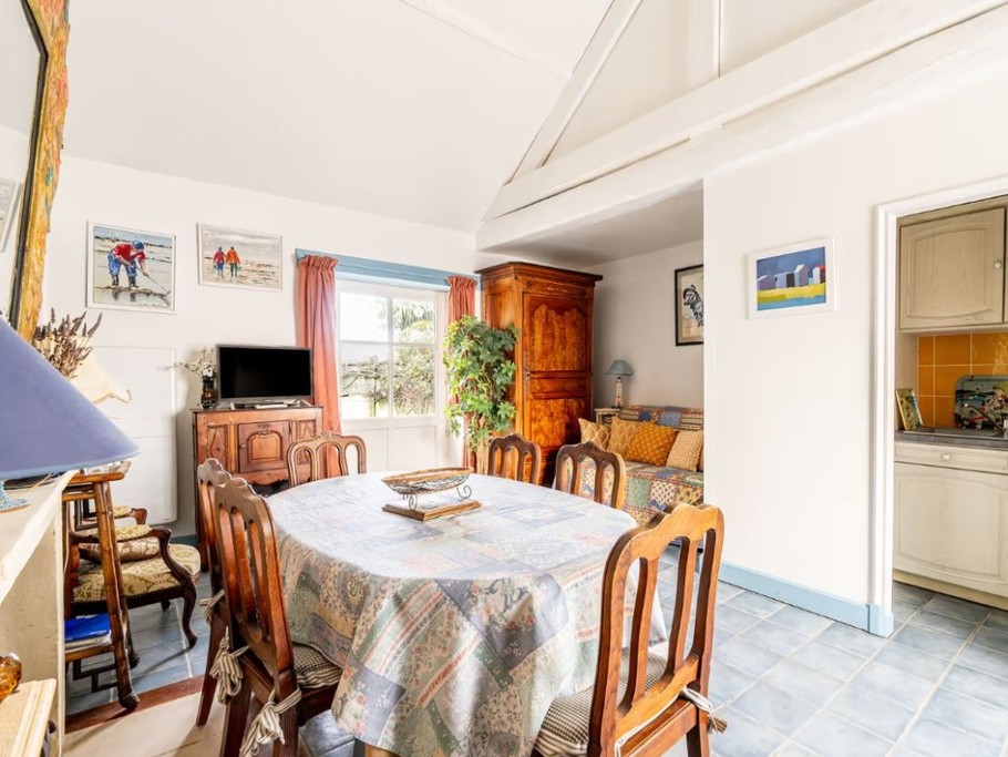 Pièce de vie, cuisine attenante