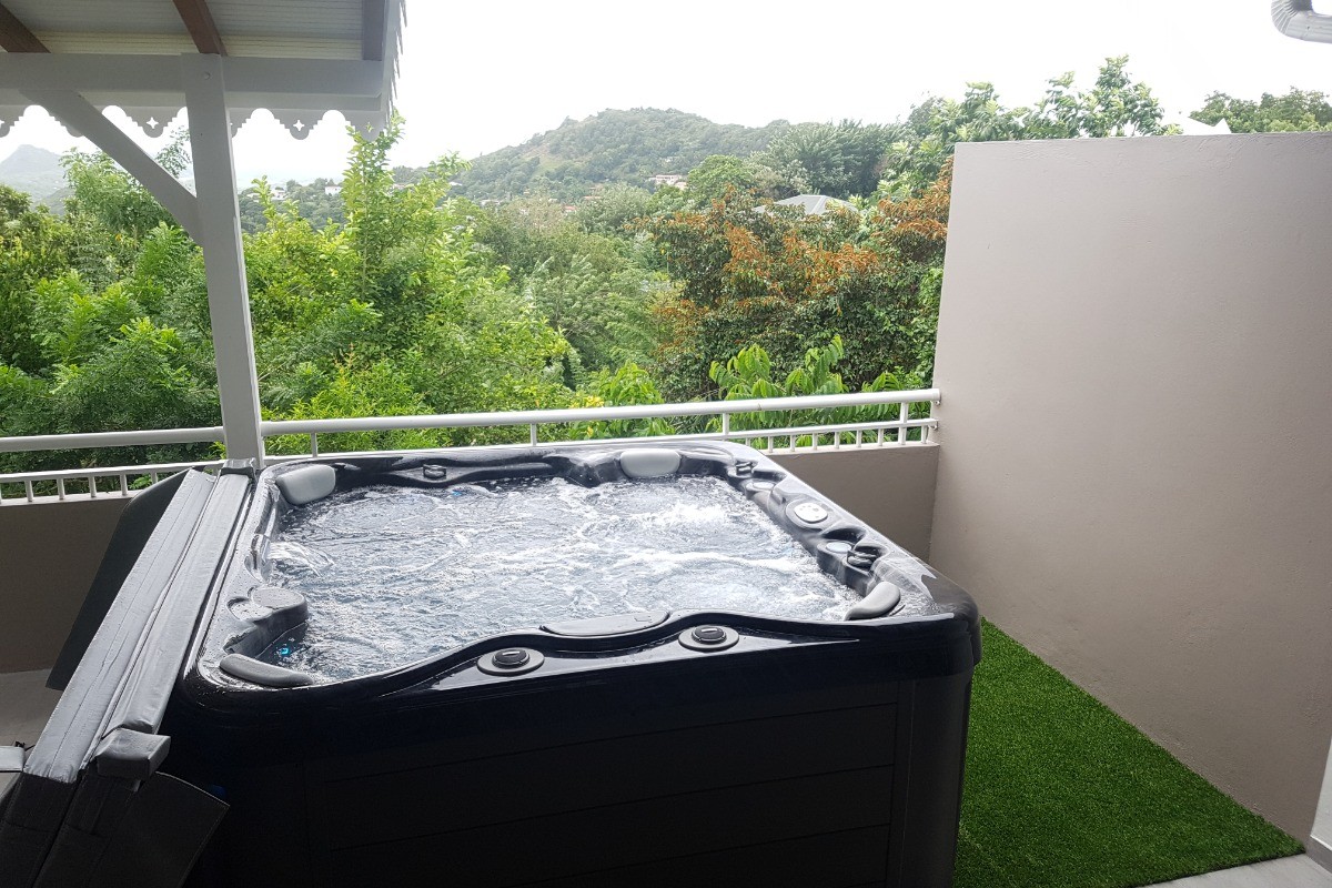 JACUZZI 5 places