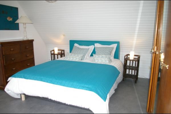 Chambre - Maison de village de caractère , dans jardin  magnifique, près de la mer. 6 pers.