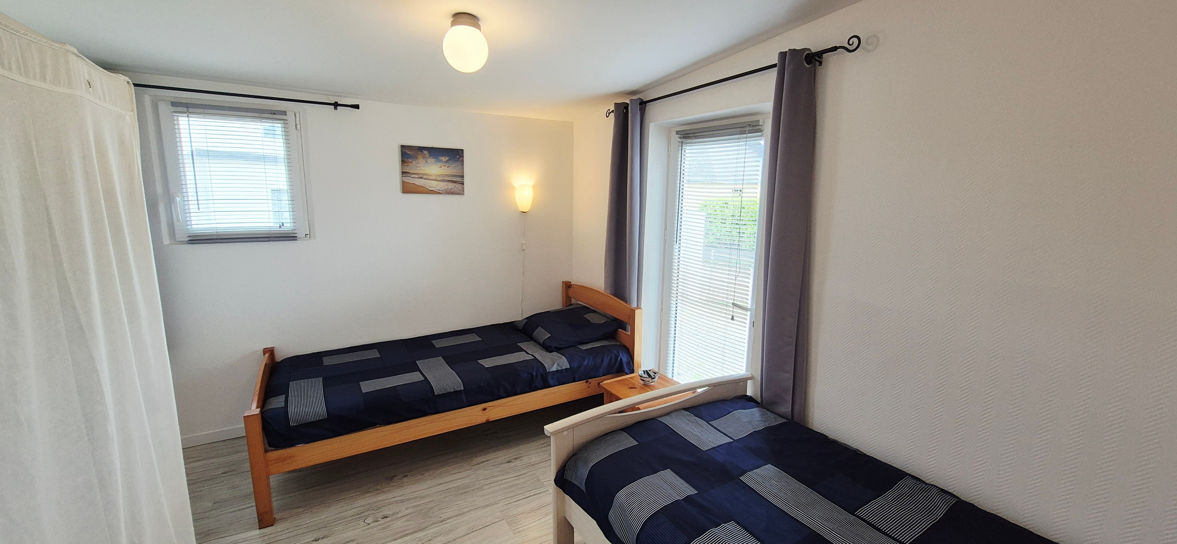 Chambre au RDC avec 2 lits de 90