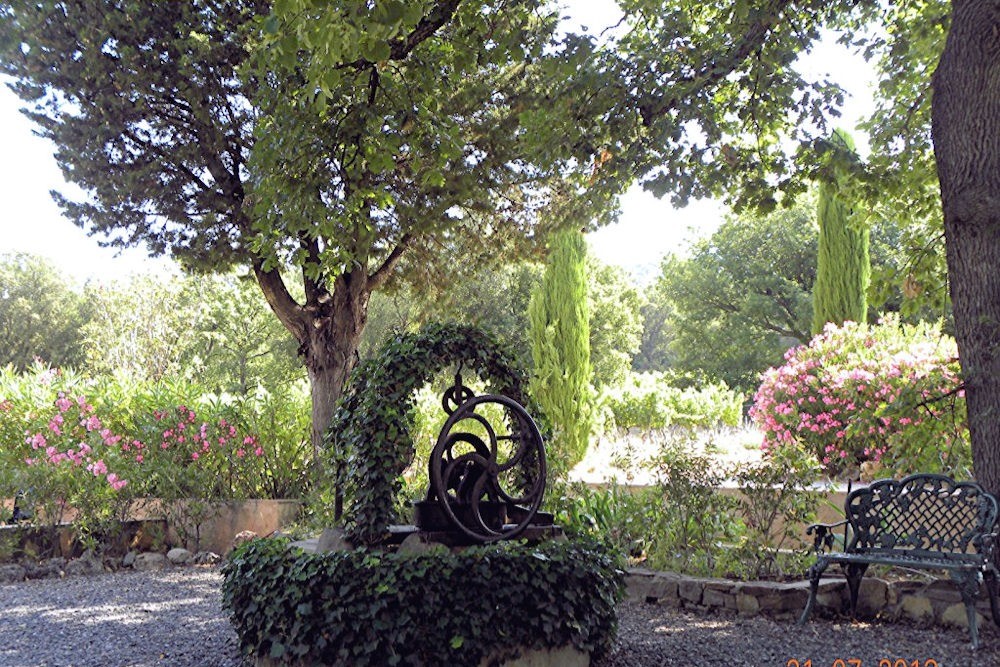 Le vieux puits, Gîtes de la Cagnardette -